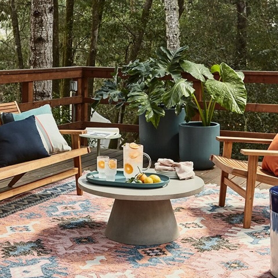 Concrete Pedestal Garden Round Coffee Table (81 cm) - West Elm UK